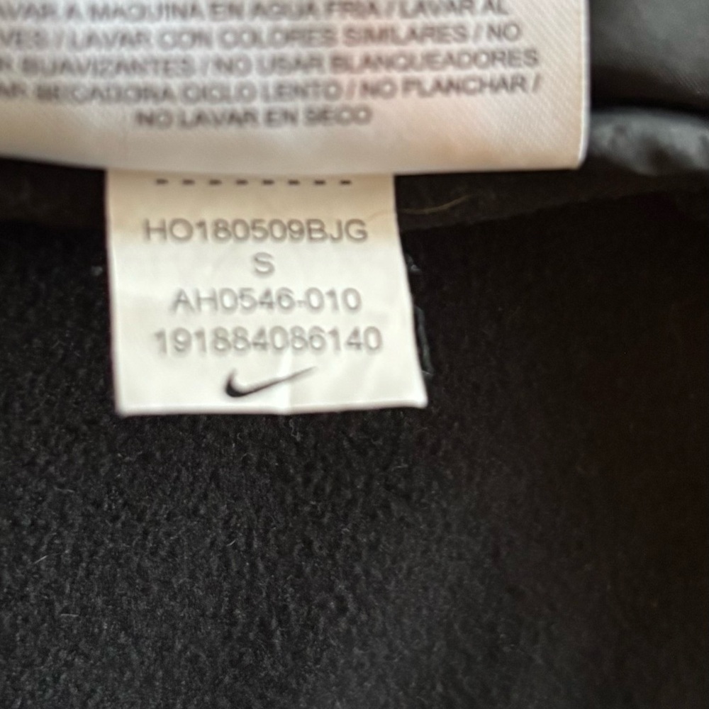 Nike Aerolayer Black and Silver Running Vest - Picture 8 of 8
